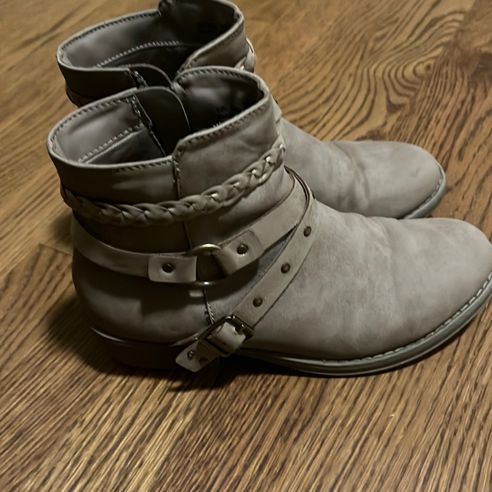 Girls boots size 3